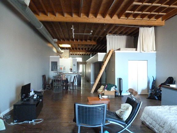 5th image of 1320 N Milwaukee Ave