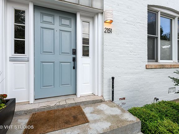 2nd image of 2151 W Erie St
