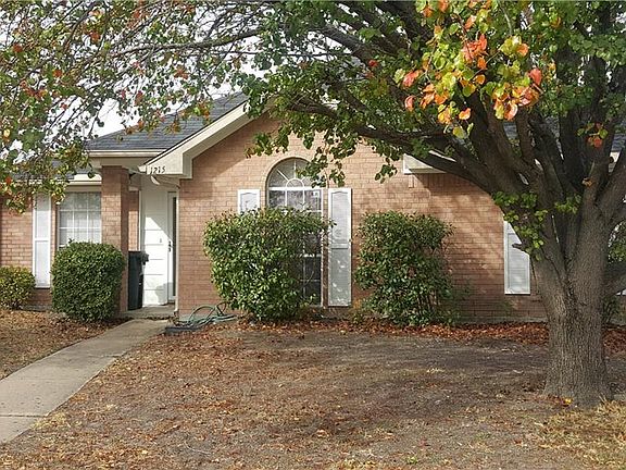 2nd image of 1215 Riverview Ln