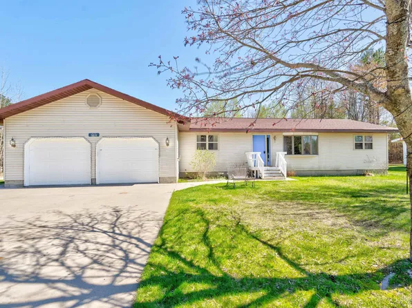 7665 Riverview Dr, Manistique, MI 49854
