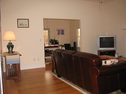 4th image of 8 Fairway Dr