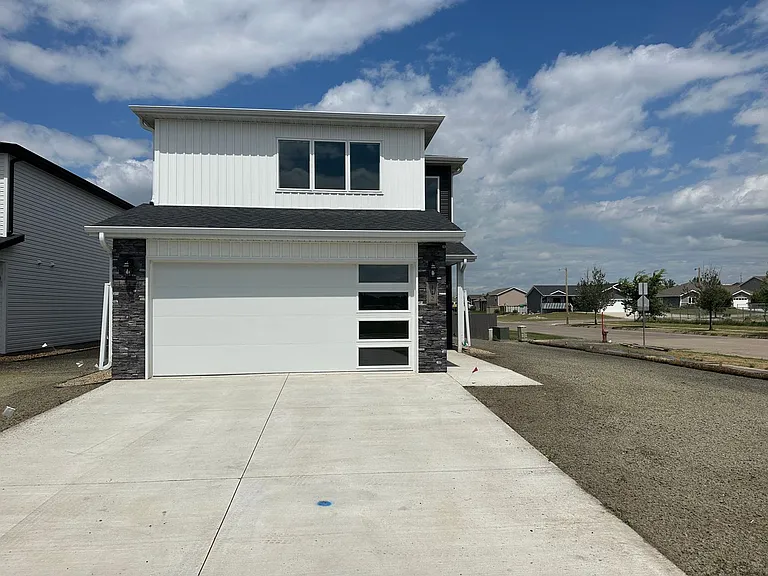 112 Marshall Loop — Photo 1
