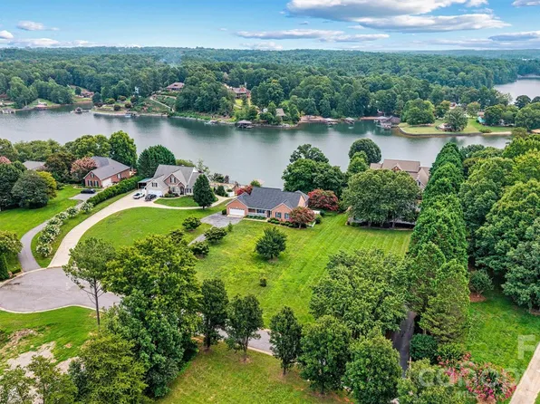 50 Sand Bar Dr, Taylorsville, NC 28681