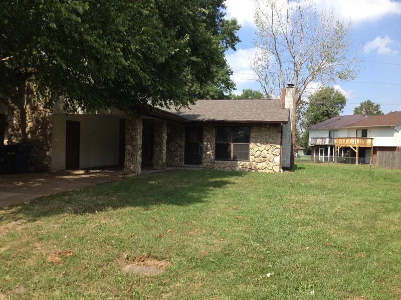 327 Biggs Dr photo 1
