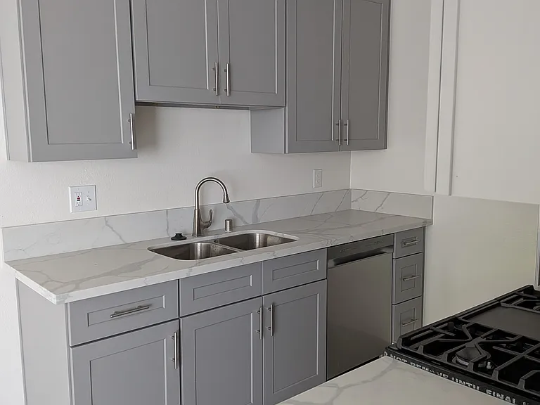 624 W Alondra Blvd #15 — Photo 7