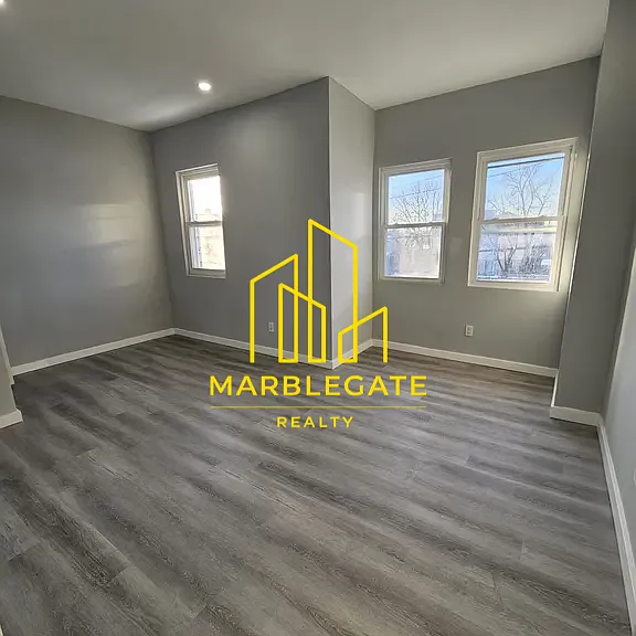 352 S 10th St #22 — Photo 8