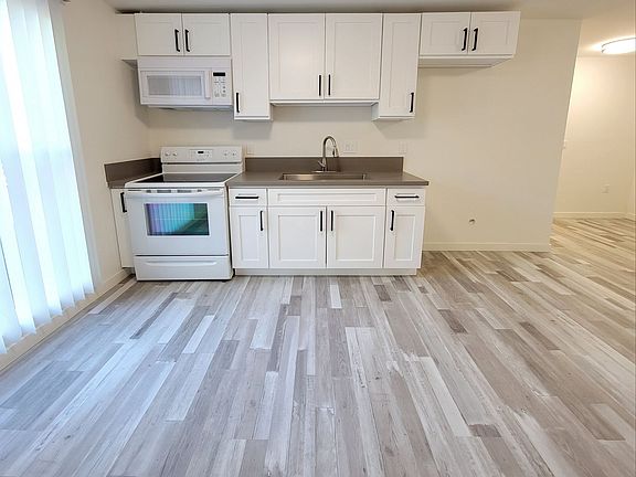 4th image of 21910 Roscoe Blvd