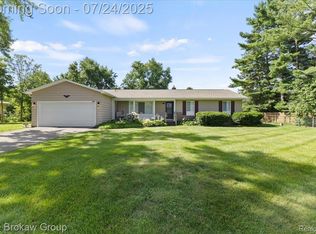 4436 Rosethorn Cir, Burton, MI 48509