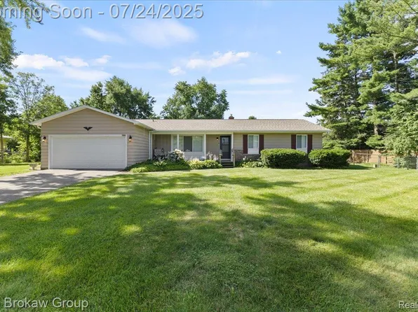 4436 Rosethorn Cir, Burton, MI 48509