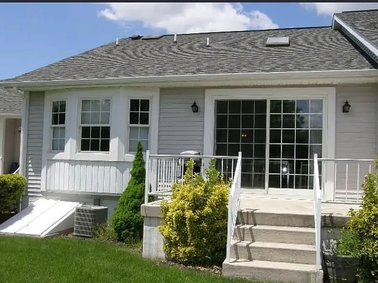 3844 Farmstead Dr — Photo 3