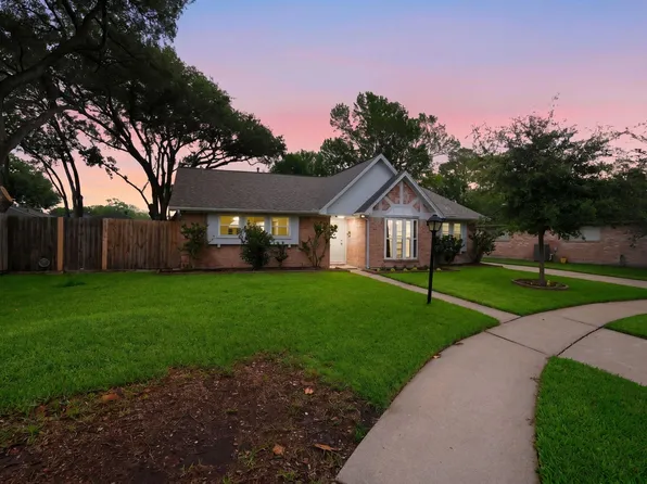 9718 Rathbone Dr, Houston, TX 77031