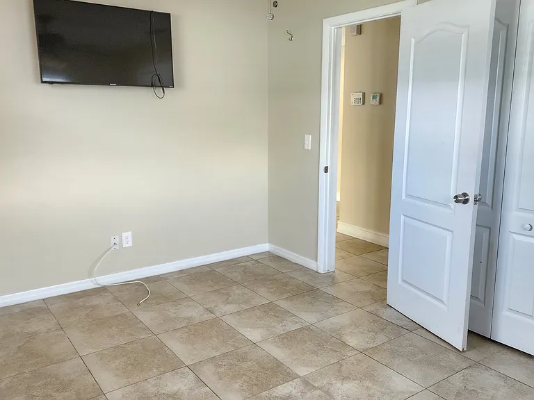 3322 SE 11th Ave — Photo 6