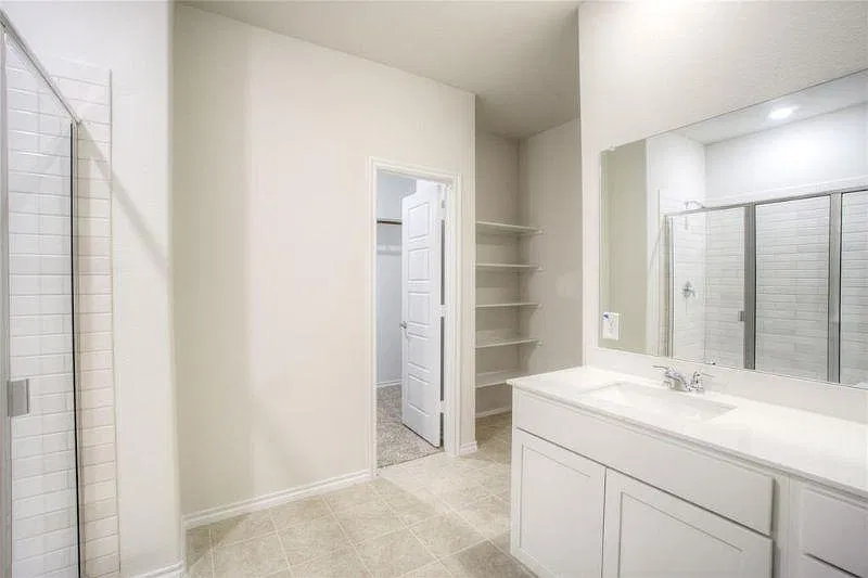 3 bed, 2450 sqft, $2,750 — Photo 3