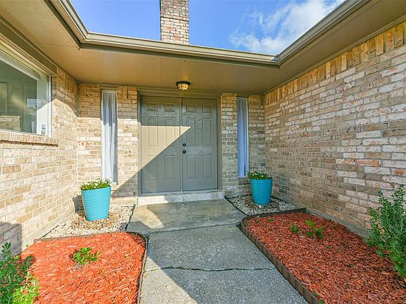 2nd image of 2803 Crane Dr