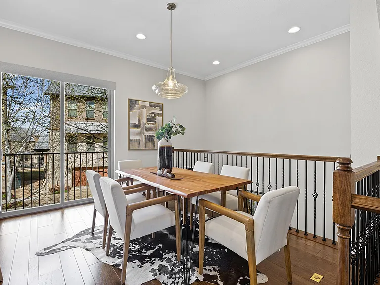 1112 Highknoll Ln #B — Photo 8
