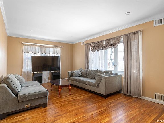 4th image of 569 Peninsula Boulevard