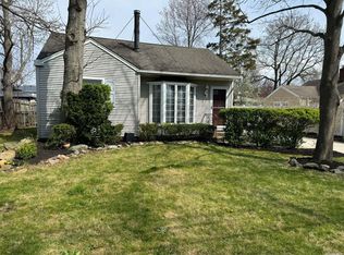 15 Carl Pl, Patchogue, NY 11772