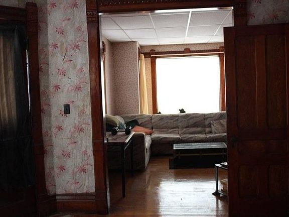 3rd image of 24 Johnstown St