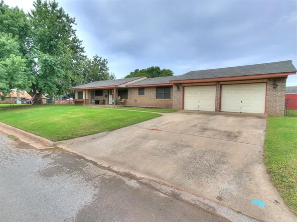 2628 S 19th St, Chickasha, OK 73018