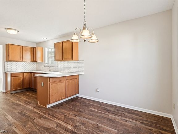5th image of 110 Carrington Ct