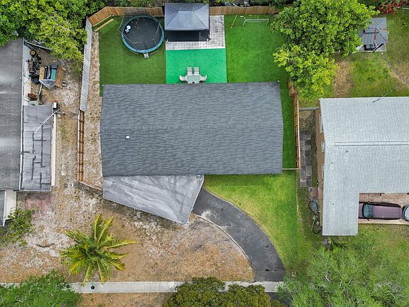 5th image of 310 SW 31st Avenue