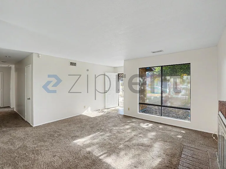1140 Valley Spring Ln — Photo 5