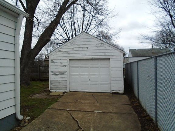 2nd image of 1721 Madison Ave