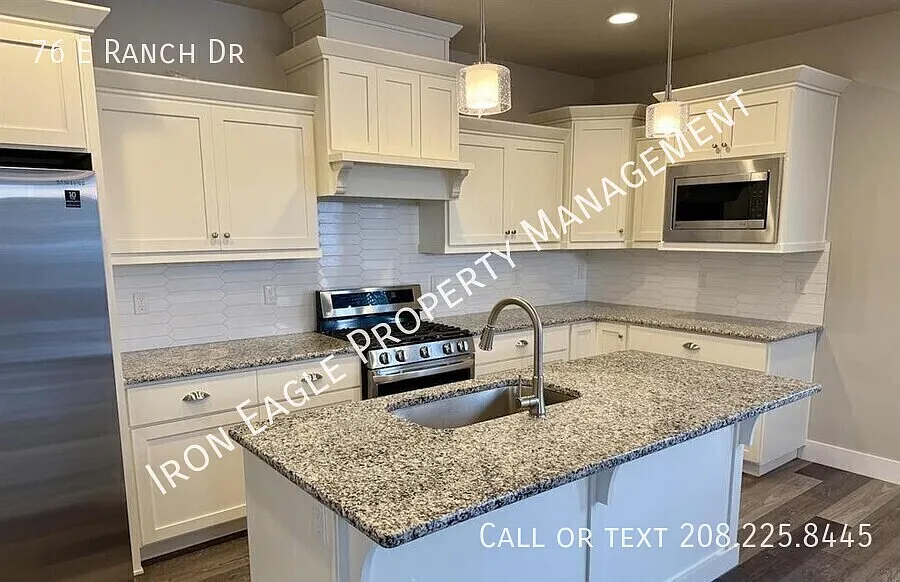 3 bed, 3.0 bath, 1783 sqft, $2,300 — Photo 4
