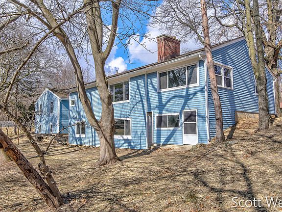 4th image of 808 Lamberton St NE