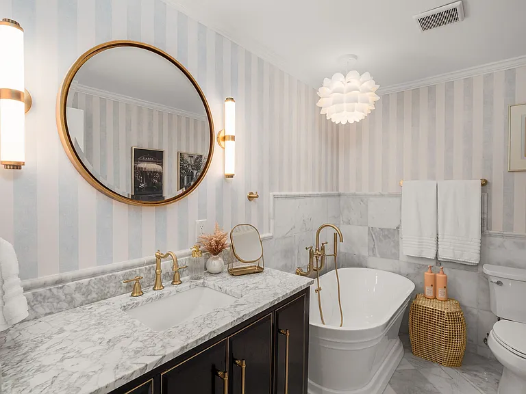 4701 Beach Dr SW — Photo 23