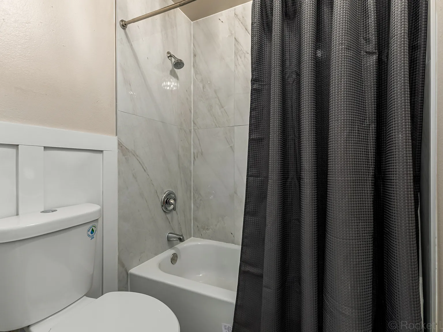 2 bed, 923 sqft, $1,350 — Photo 4