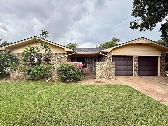 2nd image of 601 Sky Cir