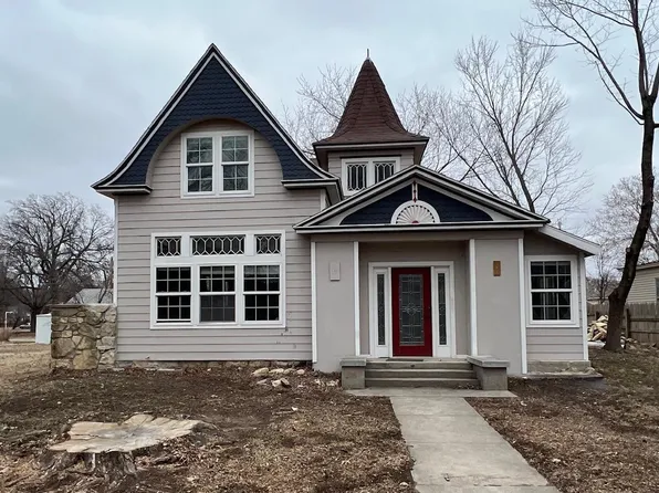 1316 Loomis St, Winfield, KS 67156