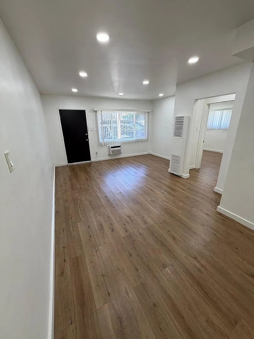 Building Photo - 5732 5740 Sepulveda Boulevard 5735 #5739