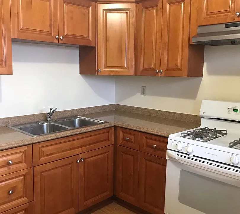 747-751 Aurora Ave