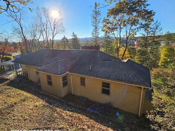 810 Lions Back Dr, Huntingdon, PA 16652