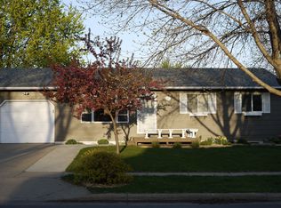 2720 S Bernhaven Ave, Sioux Falls, SD 57110