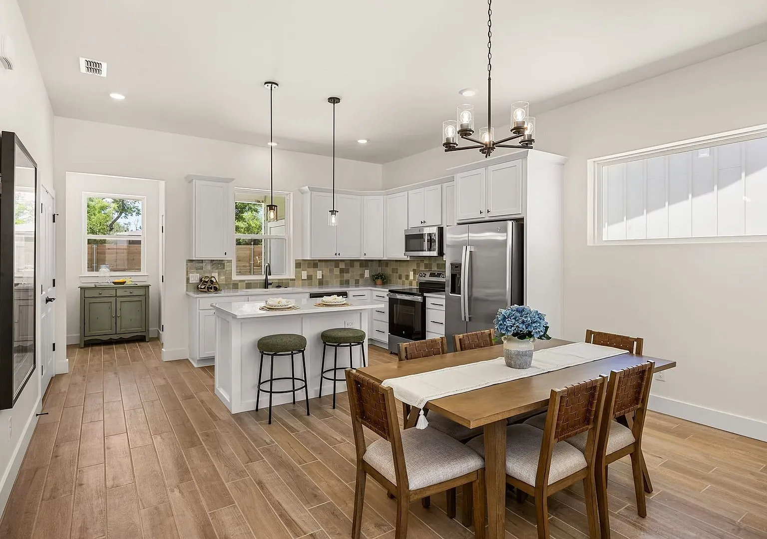 Modern 1 Bed / 1.5 Bath with Open Living Area & Private Bath — Photo 4