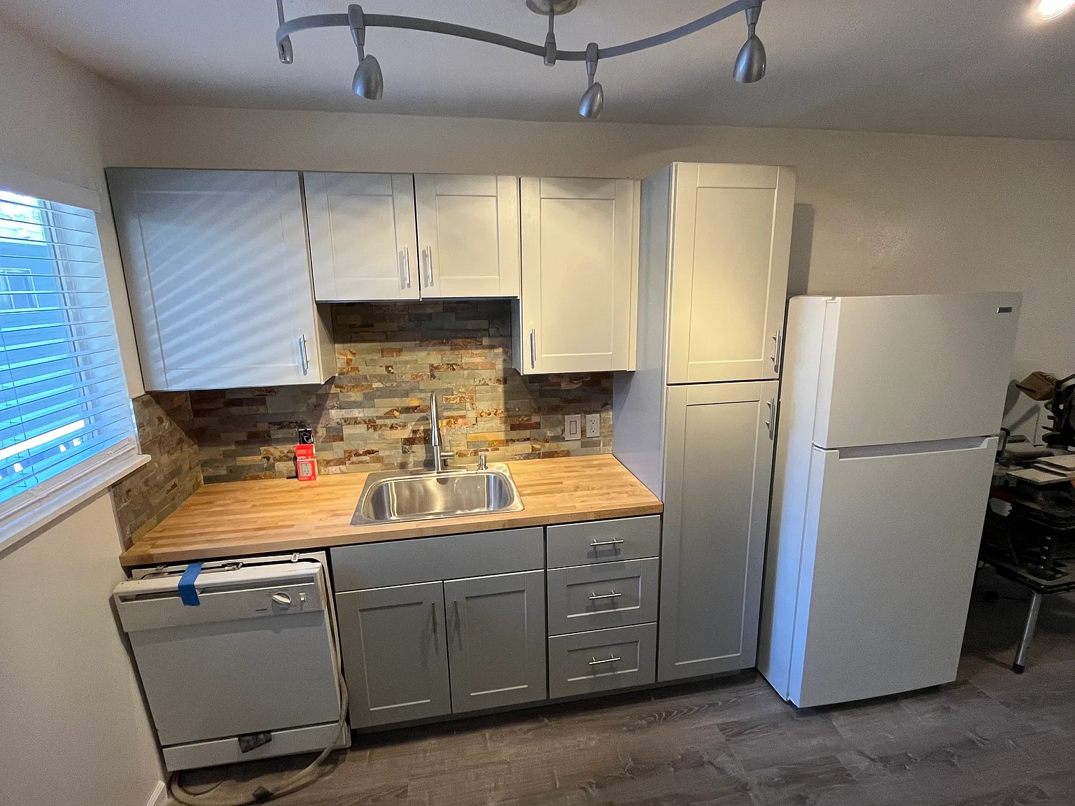 2 bed, 900 sqft, $2,245 — Photo 2