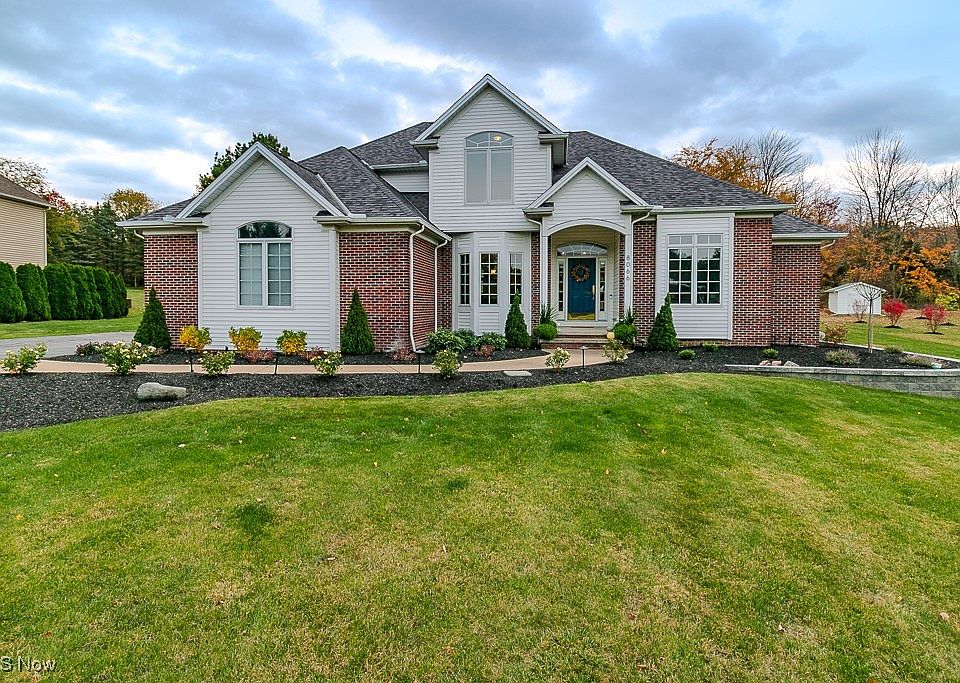 1st image of 8066 Pinehurst Dr