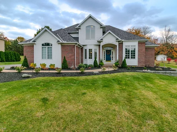 8066 Pinehurst Dr, Willoughby, OH 44094