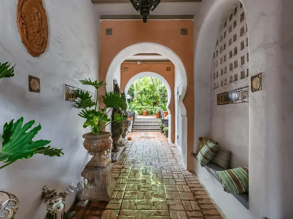 8225 Fountain Ave (Patio Del Moro), 8225 Fountain Ave #8233, Los Angeles, CA 90046