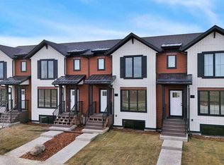 34 E Station Dr, Sylvan Lake, AB T4S 0S5