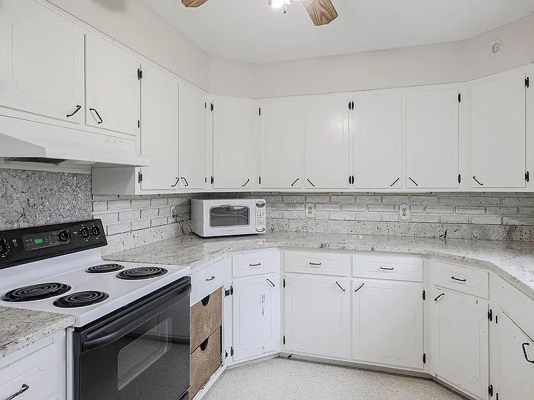 8209 Hillside Dr — Photo 22