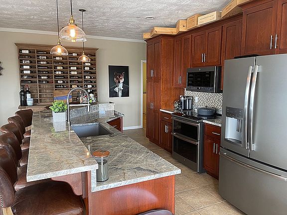 4th image of 425 240th Ave #308