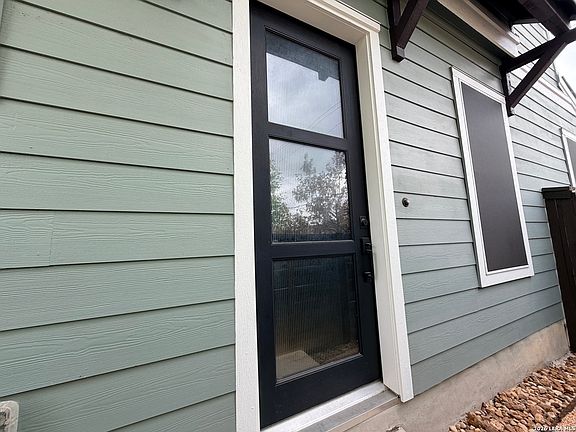 3rd image of 5843 Whitby Rd Unit 1