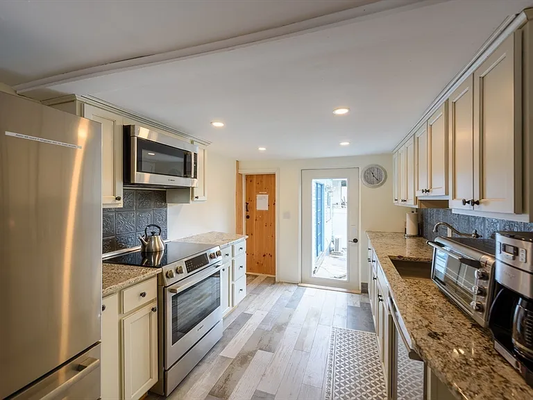 55 Samoset Ave — Photo 11