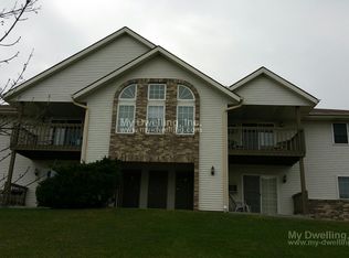 630 Westfield Way APT 5, Pewaukee, WI 53072