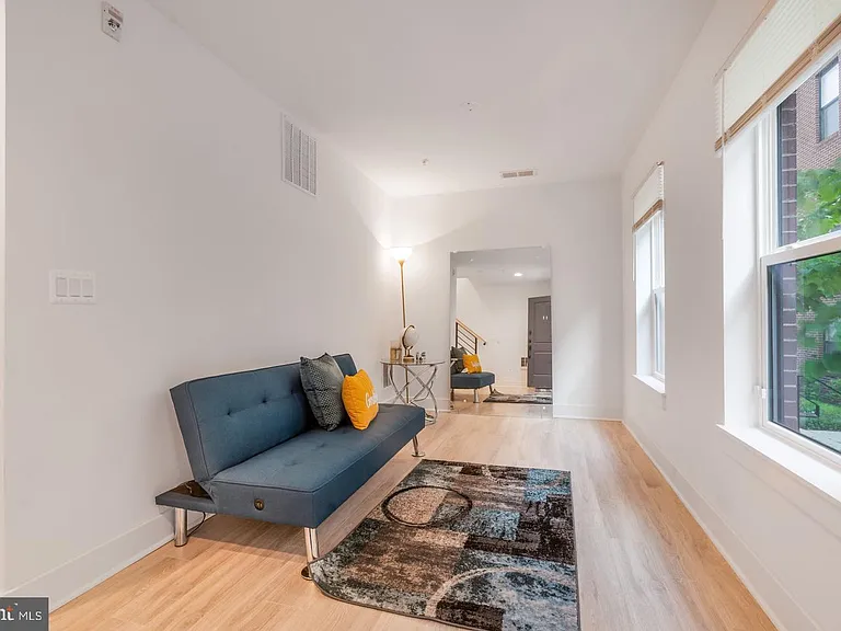 317 Riggs Park Pl NE — Photo 4