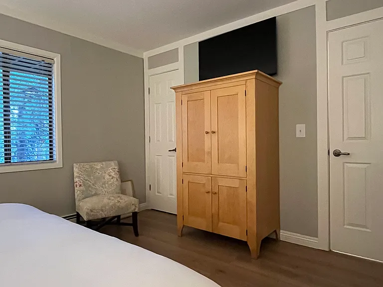 820 Oriole Way — Photo 10